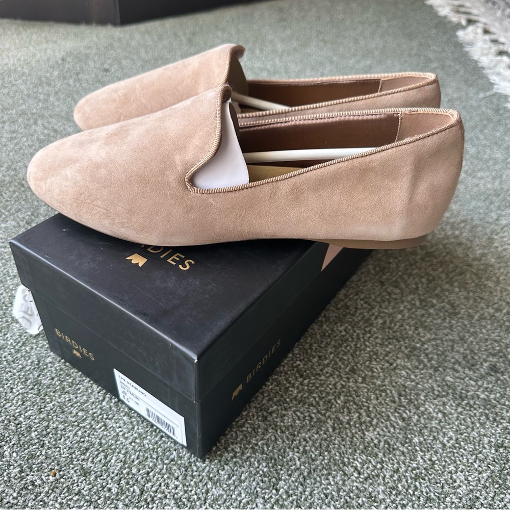 **NEW IN BOX!** Birdies The Starling Slipper Flat in Latte Suede